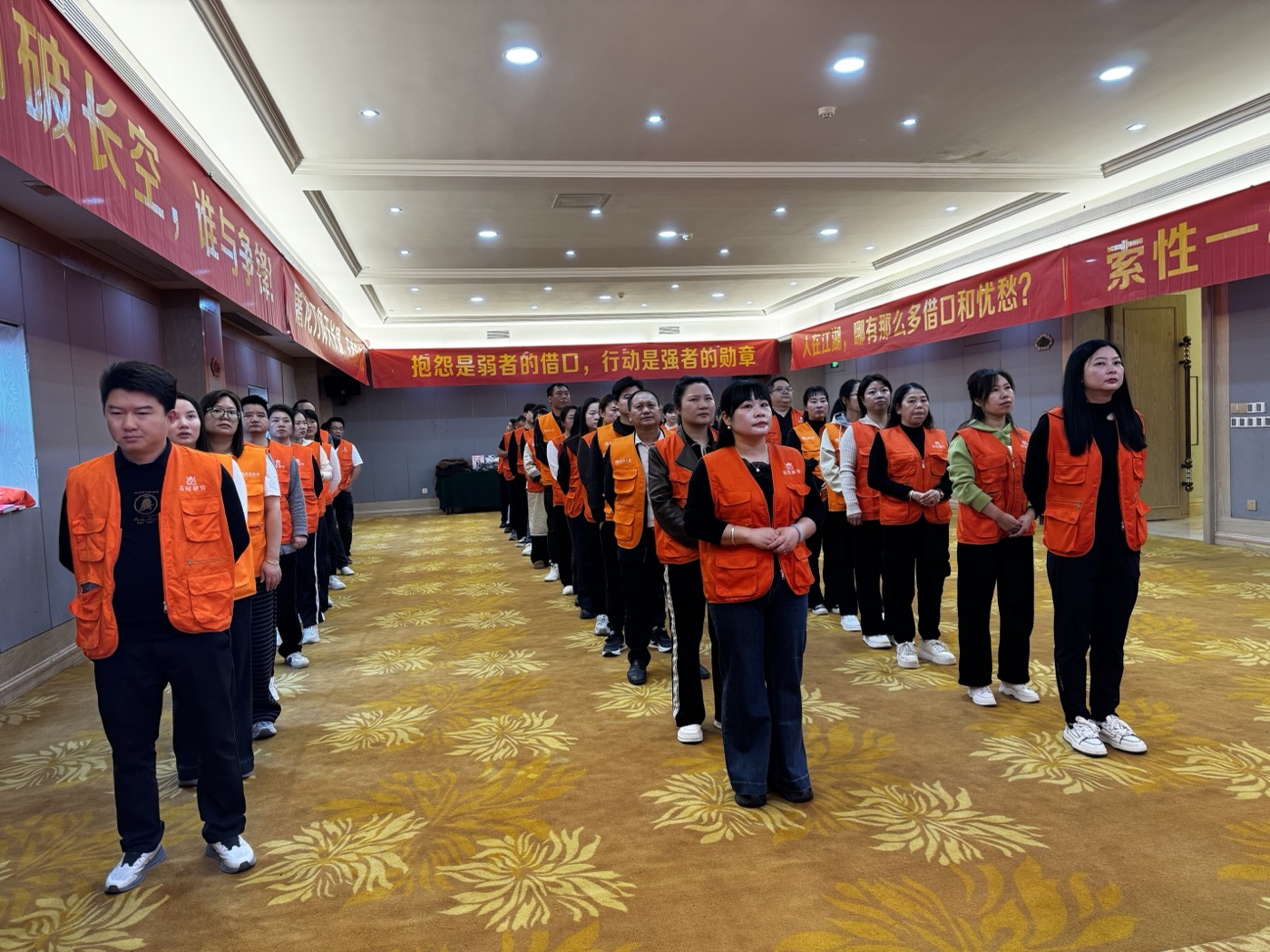 洞口品冠装饰 · 团队培训现场